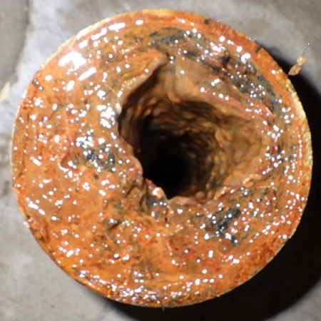 管の汚れのついた洗浄前の様子